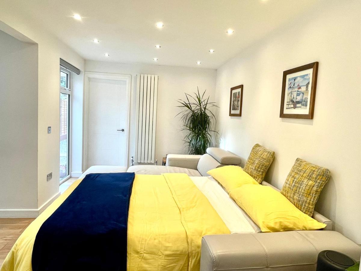 Stunning 1 Bedroom And Double Sofa Bed Near Train Station Саутхамптън Екстериор снимка