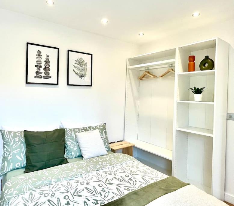 Stunning 1 Bedroom And Double Sofa Bed Near Train Station Саутхамптън Екстериор снимка