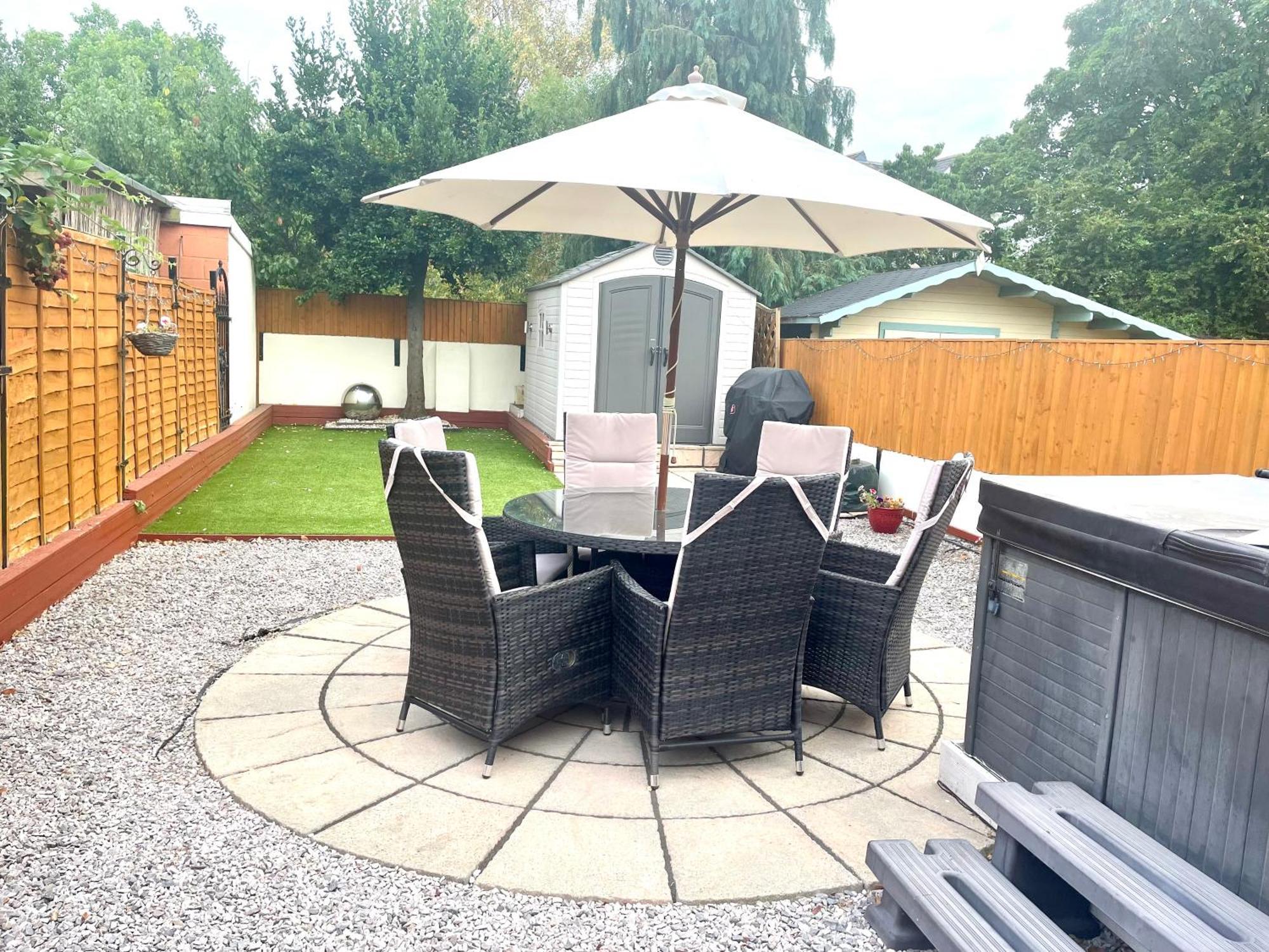 Stunning 1 Bedroom And Double Sofa Bed Near Train Station Саутхамптън Екстериор снимка
